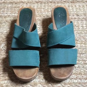 2000s CANDIES WOODEN STRAP/SLIP ON CLOGS